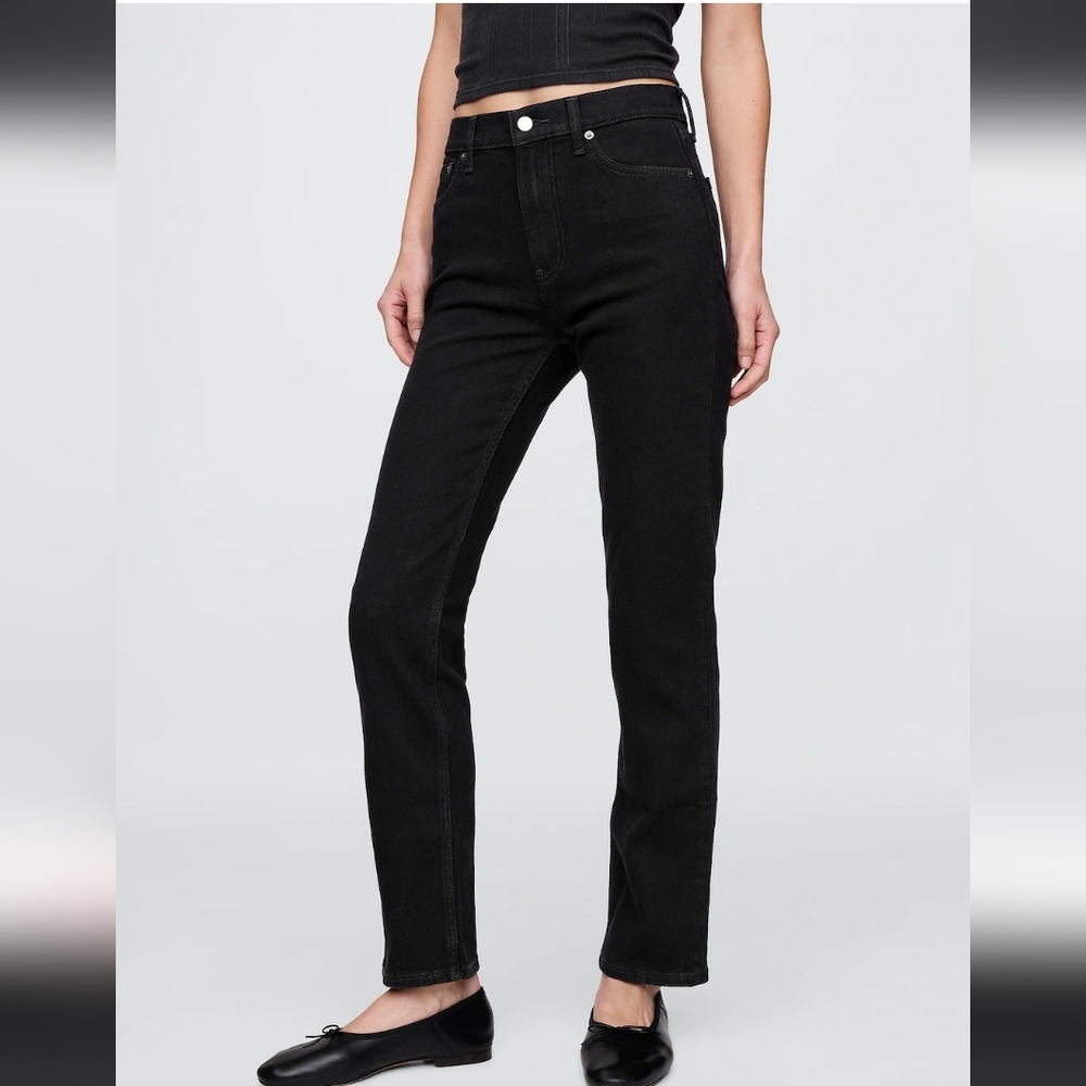 GAP Women's Straight Leg Jeans in Black